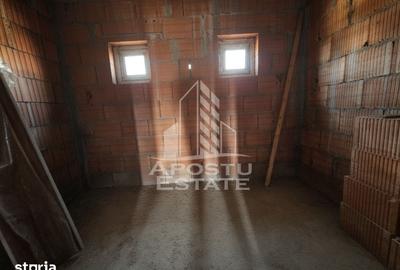 Casă cu 4 camere cu Teren 500 Mp în Săcălaz