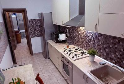 Apartament cu 3 camere decomandat, mobilat în Apărătorii Patriei - 2