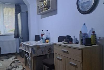 Apartament cu 2 camere semidecomandat în Micro 4 - 3