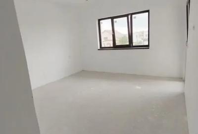 Casă cu 7 camere cu Teren 456 Mp în Malu Mare