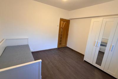 Apartament cu 4 camere semidecomandat în Tineretului