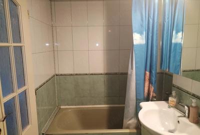Apartament cu 2 camere decomandat în Între Lacuri