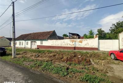 Casă cu 4 camere în Socol