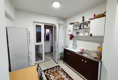 Apartament cu 3 camere decomandat în Dobroești