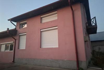 Casă cu 4 camere cu Teren 1800 Mp în Cârna - 1