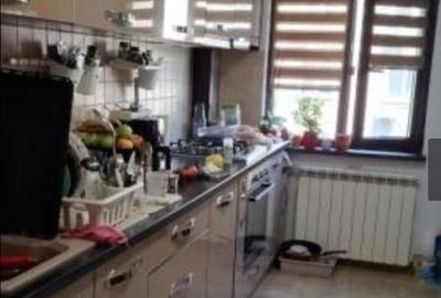 Apartament cu 3 camere decomandat în Tei