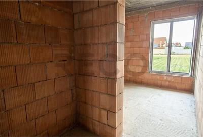 Casă cu 4 camere cu Teren 502 Mp în Sânmartin - 3