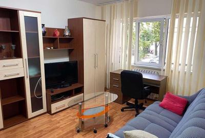 Apartament cu 2 camere semidecomandat în Piața Unirii