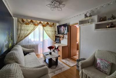 Apartament cu 2 camere semidecomandat în Km 5 - 5
