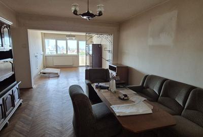 Apartament cu 4 camere decomandat în Ultracentral