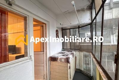 Apartament cu 4 camere decomandat în Costin Georgian