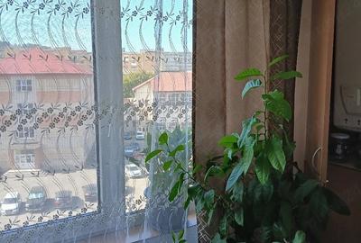 Apartament cu 2 camere decomandat în Micro II