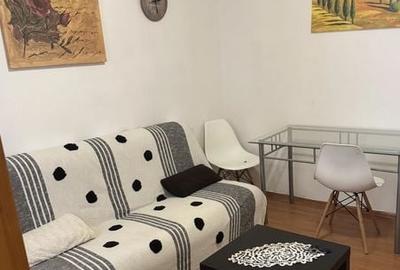 Apartament cu 2 camere semidecomandat, mobilat în Universitate