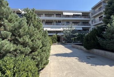 Apartament cu 3 camere semidecomandat, mobilat în Iancu Nicolae