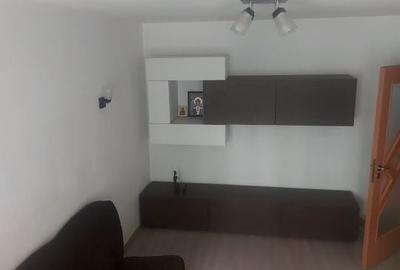 Casă cu 3 camere decomandat în Titan - 2