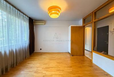 Apartament cu 2 camere decomandat în Arcul de Triumf