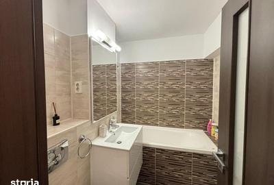 Apartament cu 3 camere în Craiovița Nouă