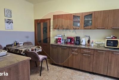 Casă cu 3 camere cu Teren 250 Mp în Central - 9