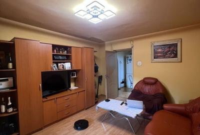 Apartament cu 3 camere în Traian
