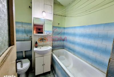 Apartament cu 3 camere decomandat în Micro 1