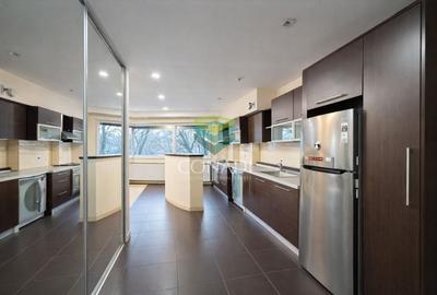 Apartament cu 4 camere decomandat în Băneasa