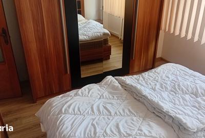 Apartament cu 3 camere decomandat în Intim