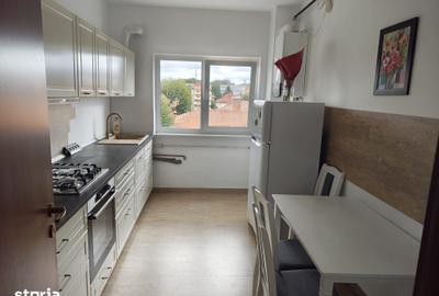 Apartament cu 2 camere decomandat în Tractorul
