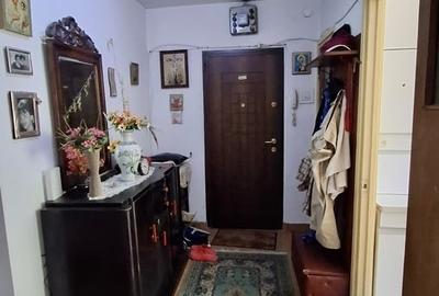 Apartament cu 4 camere decomandat în Berceni