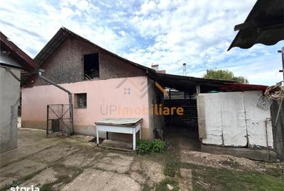 Casă cu 4 camere cu Teren 1081 Mp în Girișu de Criș