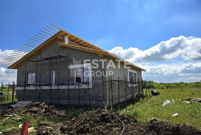 Casă individuală cu 4 camere cu Canalizare în Moșnița Nouă