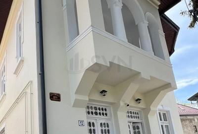 Casă individuală cu 7 camere cu Canalizare în Capitale - 1