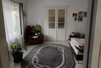 Casă cu 2 camere cu Teren 10 Mp în Lupeni - 2