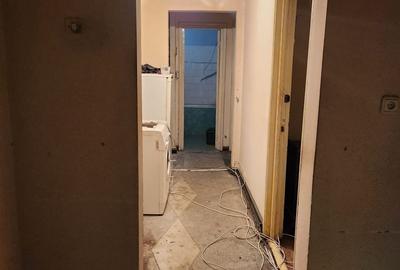 Apartament cu 3 camere decomandat în Cornișa