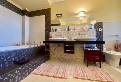 Casă individuală cu 5 camere cu Canalizare în Ultracentral - 47