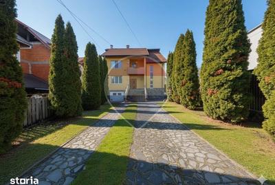 Casă cu 8 camere cu Teren 4904 Mp în Central