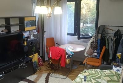 Apartament cu 3 camere semidecomandat, mobilat în Titan