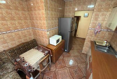 Apartament cu 3 camere semidecomandat, mobilat în Ozana