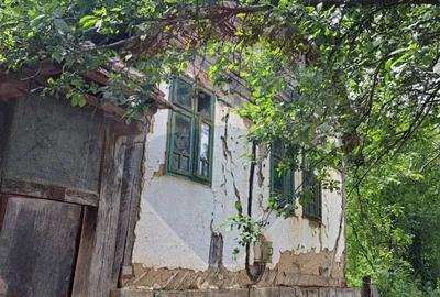 Casă cu 4 camere cu Teren 2800 Mp în Laz