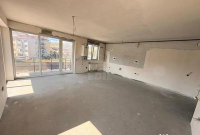 Apartament cu 2 camere semidecomandat în Florești