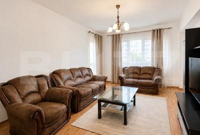 Apartament cu 3 camere decomandat, mobilat în Calea București