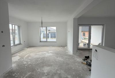 Casă cu 4 camere cu Teren 500 Mp în Central