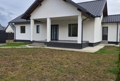 Casă cu 4 camere cu Teren 400 Mp în Hemeiuș