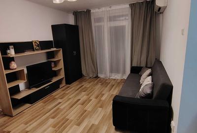 Apartament cu 3 camere semidecomandat în Titan