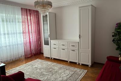Apartament cu 2 camere decomandat, mobilat în Nicolina
