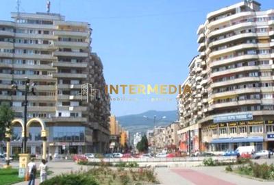 Apartament cu 2 camere decomandat, mobilat în Cetate
