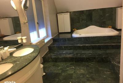 Casă cu 6 camere cu Canalizare în Central - 1