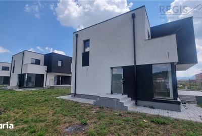 Casă cu 5 camere cu Teren 500 Mp în Sânpetru - 2