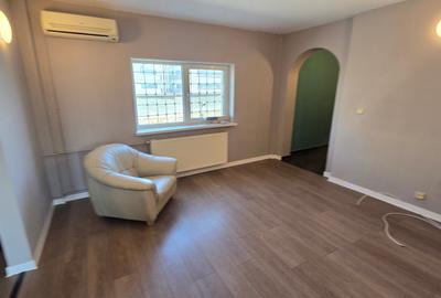 Apartament cu 3 camere semidecomandat în P-ța Victoriei - 6