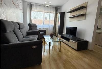 Apartament cu 3 camere semidecomandat, mobilat în Central
