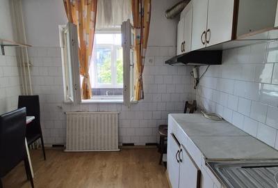 Apartament cu 2 camere decomandat în Rovine